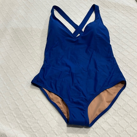 J Crew one piece swim suit. Size 10/DD. NWT - Picture 1 of 3